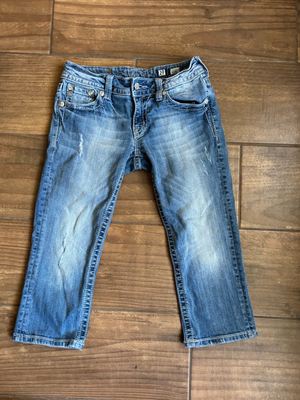 Miss Me JP5335P Capri Jeans Size 27 Medium Wash Embellished Fleur-de-Lis Pocket